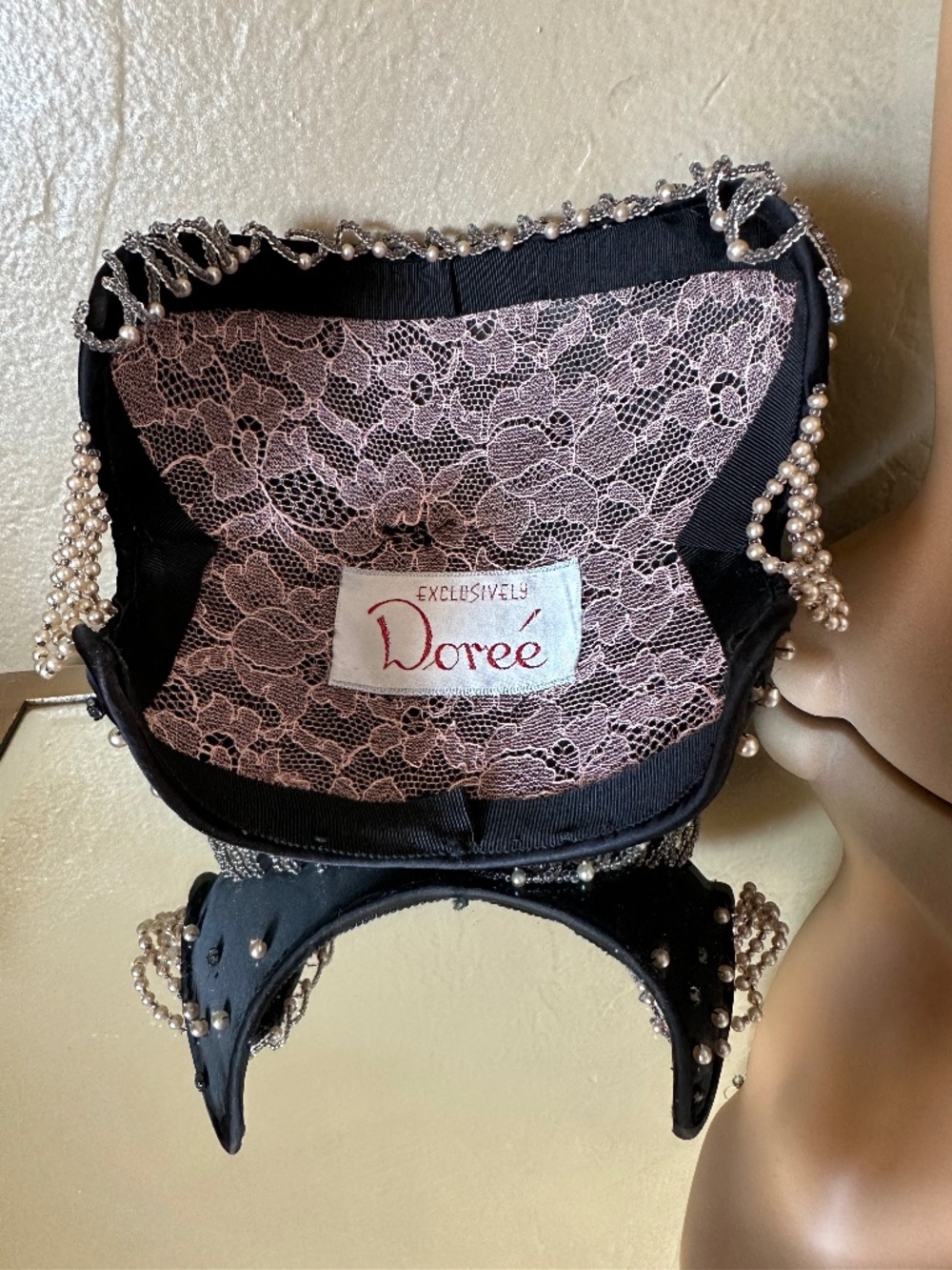 SENSATIONAL 1950s' BLACK SIAMESE STYLE FABRIC COCKTAIL HAT + BEADING/PEARLS - Picture 13 of 14